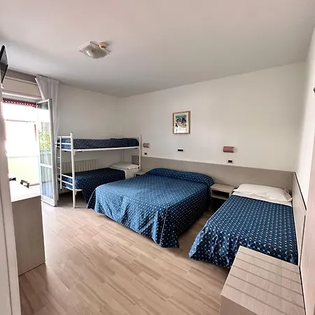 Hotel Holiday 3*