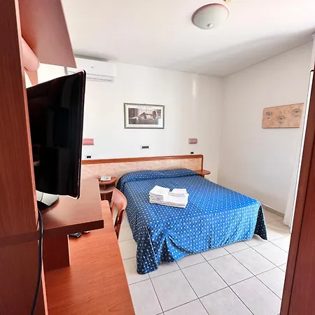 Hotel Holiday