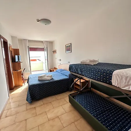 Hotel Holiday 3*