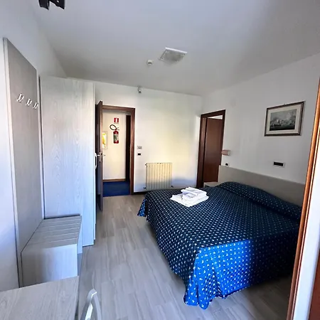 Holiday Hotel 3*
