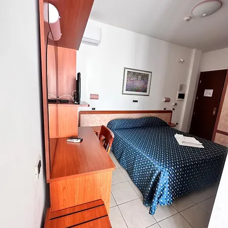 Hotel Holiday 3*