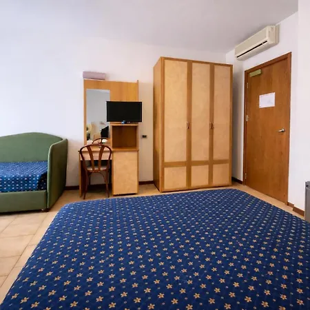 Holiday Hotel 3*