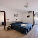 Hotel Holiday