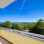 Holiday Hotel 3*