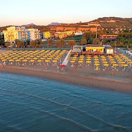 Holiday 3*