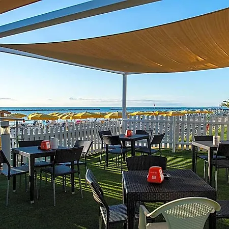 Holiday Hotel