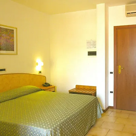 Hotel Holiday